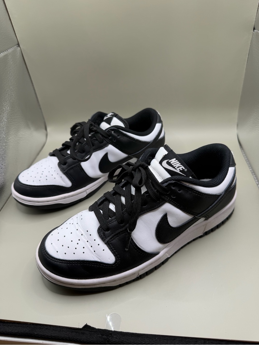 NIKE Women’s Black/White Low-Top Sneakers
